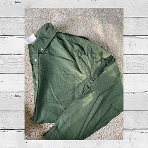 GAP MENS OXFORD BUTTON DOWN IN OLIVE GREEN COLOR NWT